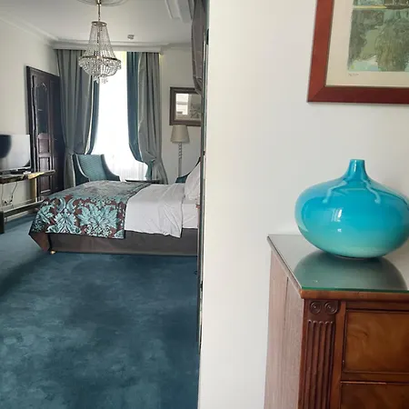 Hotel Victor Hugo Pontorson