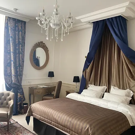 Hotel Victor Hugo 3*