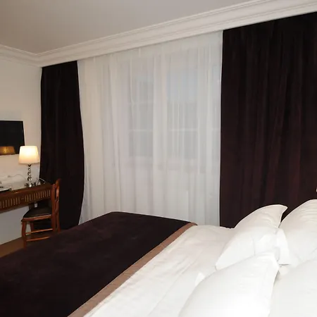 Hotel Victor Hugo Pontorson