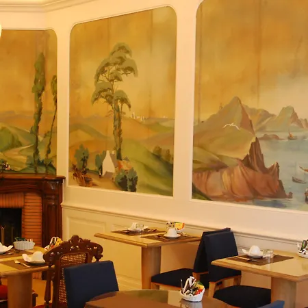 Hotel Victor Hugo 3*