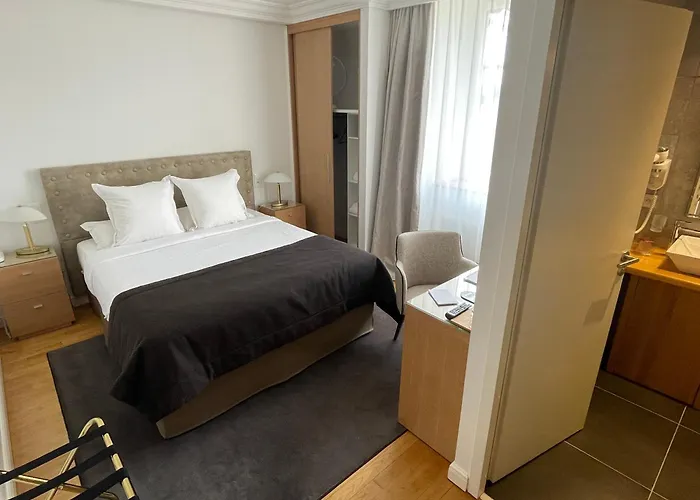 Hotel Victor Hugo 3*