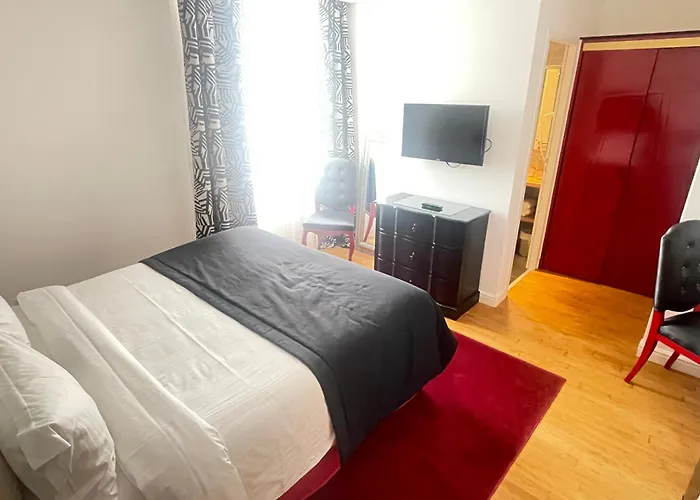 Hotel Victor Hugo 3*