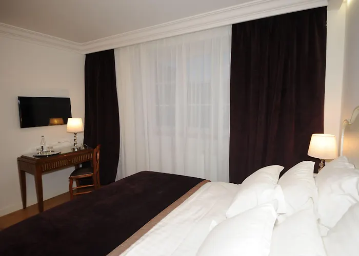 Hotel Victor Hugo Pontorson